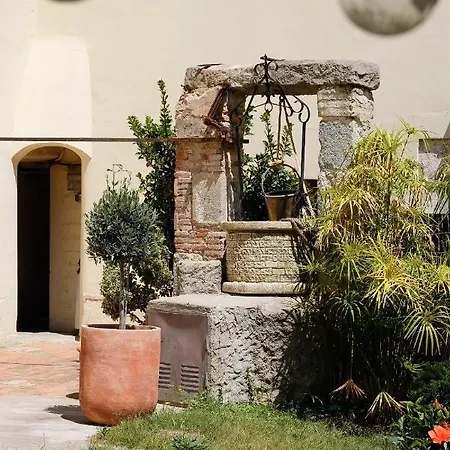 Masia Del Siglo Xiv Cerca De Barcelona